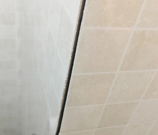 无锡市瓷砖空鼓维修公司分享阳台瓷砖脱落的修复过程可以分为以下几个步骤